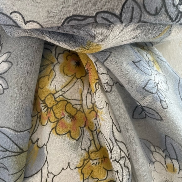 Dress Barn Floral Scarf in blue and Yellow new - Picture 2 of 8